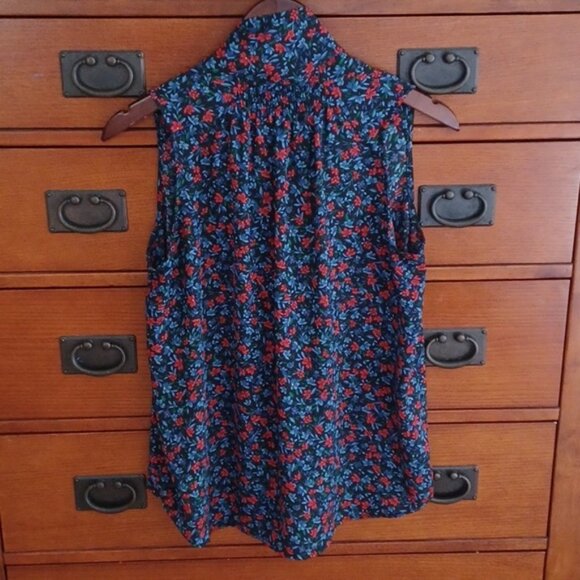 LOFT Women's Floral smocked tie neck shell top Red/Blue size small - Picture 4 of 10